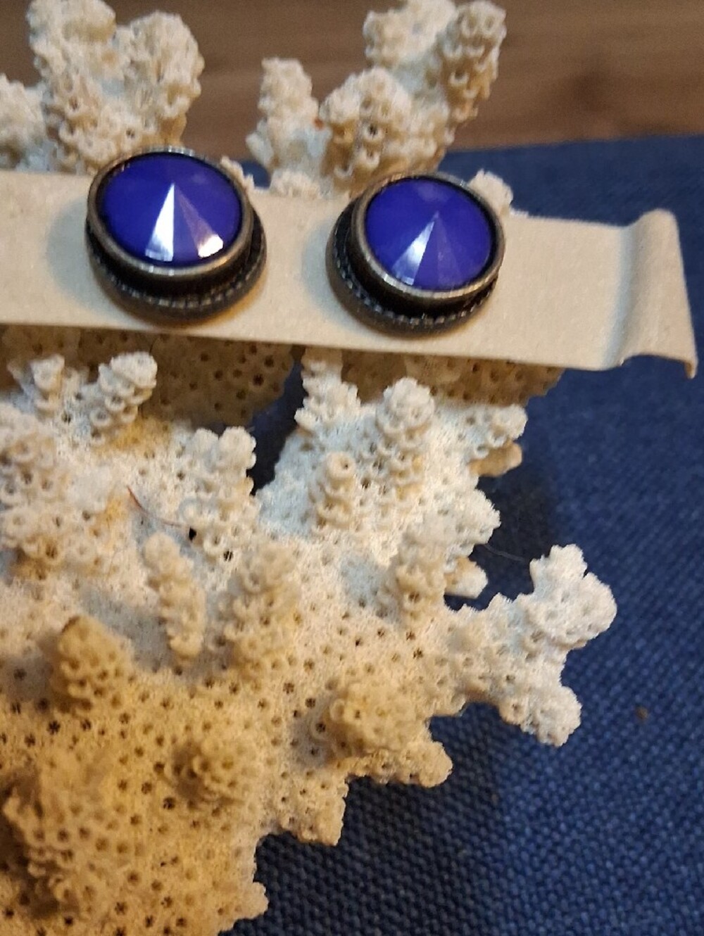 Vintage Purple Faceted Stone Round Stud Earrings - Picture 4 of 5